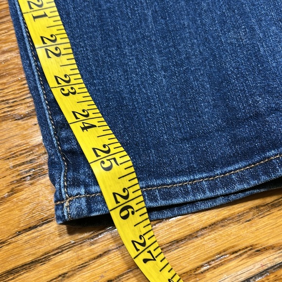 Kut from the Kloth jeans. Catherine Slim Boyfriend. Size 10. - Picture 9 of 11